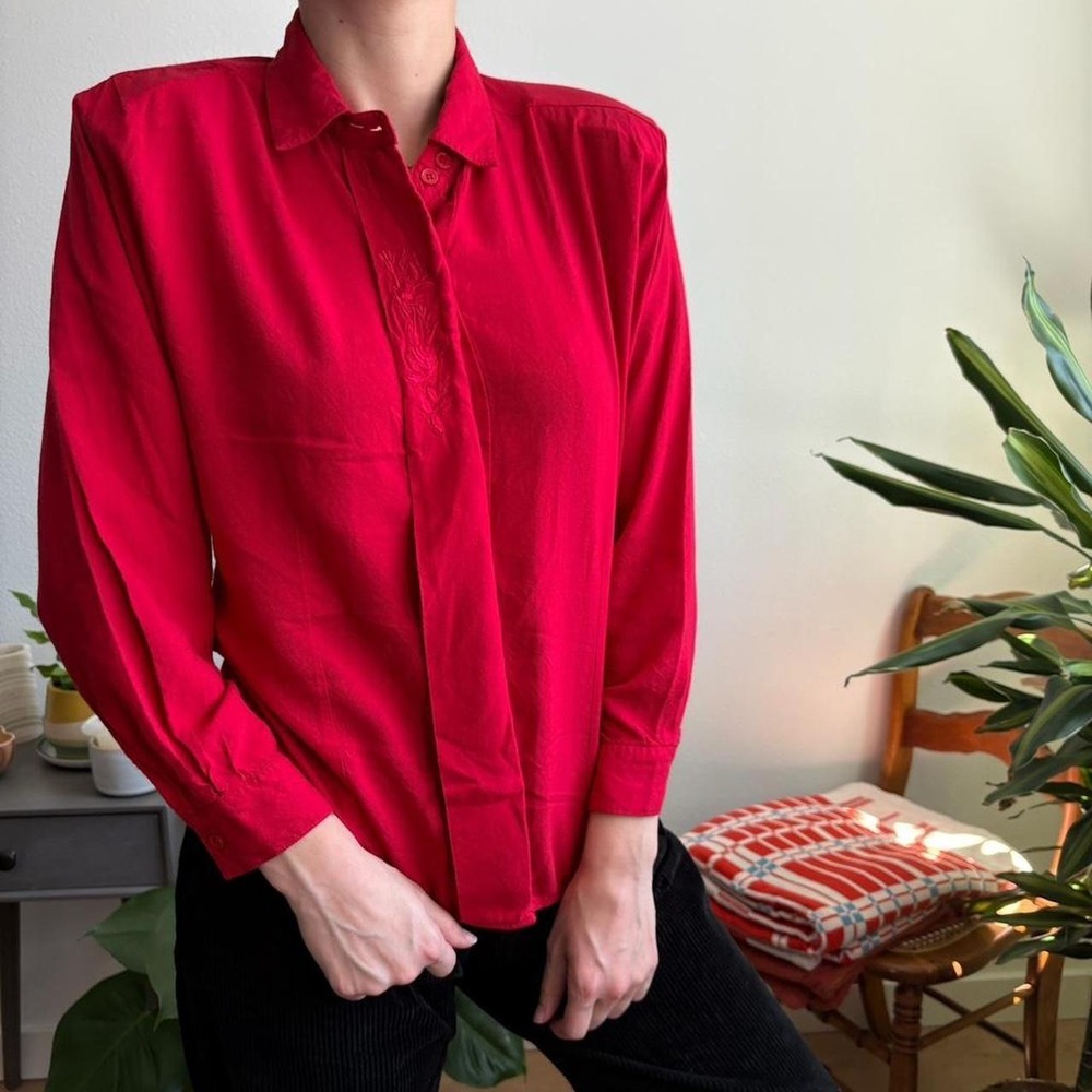 Vintage Ki Ko Mo Red Rayon Embroidered Button Down Shirt Shoulder Pads Small